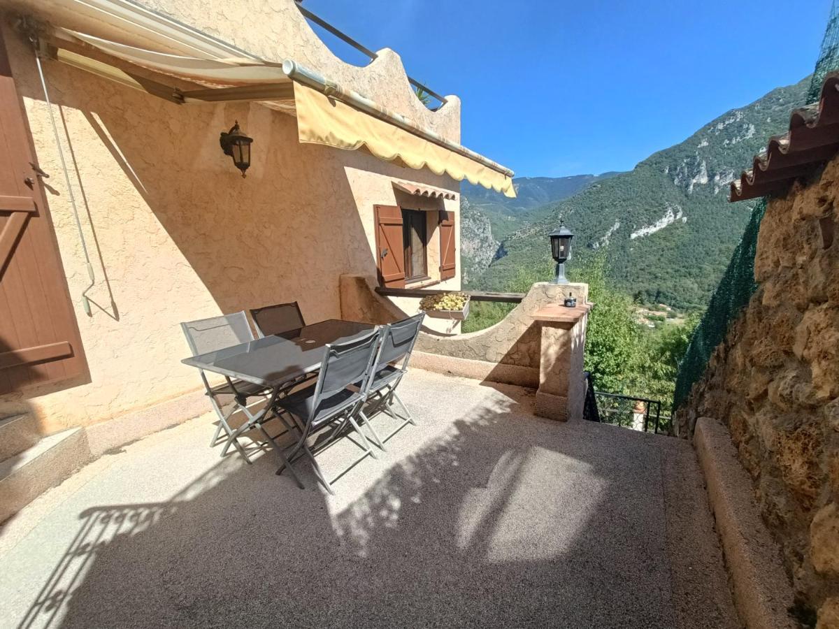 Appartement Privatise Dans Maison Utelle Exterior photo